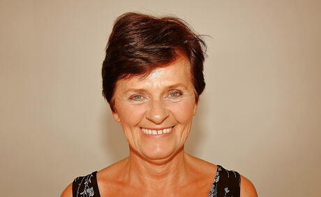 Curious grandma Tammy denudes big tits and hot butt 