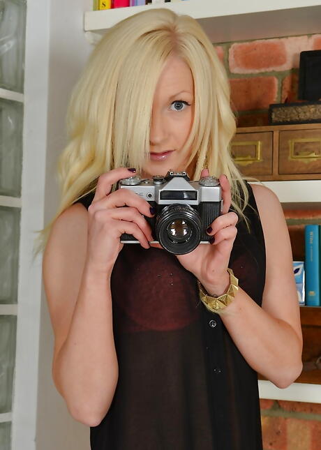 Shapely blond teen Chloe in jeans revealing her butt and spreading her legs 